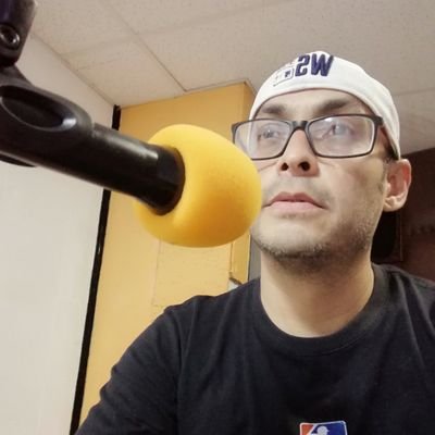 Comunicador Social (UCSAR), Mercadólogo y Publicista (UNESR/IUTA). Cofundador de Guayoyosports, ex redactor del diario Líder y UN