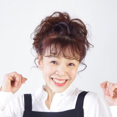 大阪生まれ広島育ち。女優、声優、振付師、演出家、、、エトセトラ、、、何でも屋でござい！ 困った時のおけいです。畠中祐母、親バカです。