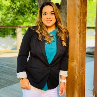 (She/Her/Hers) Social Justice Activist ✊🏽P.E. Coach @NISDMead💪🏽 Loves to Travel ✈️ Dog Mom 🐶 Pizza Enthusiast🍕 Happily Married to @MrsG_Trevino💍