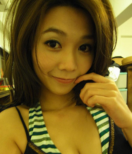 Hello, I'm SaraDarr .Nice to meet you^____^
I'm forex blog writer.Let's tweet it!