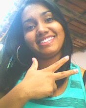 Marrenta, difícil de lidar, mas com um sorriso que é impossível não se apaixonar...
