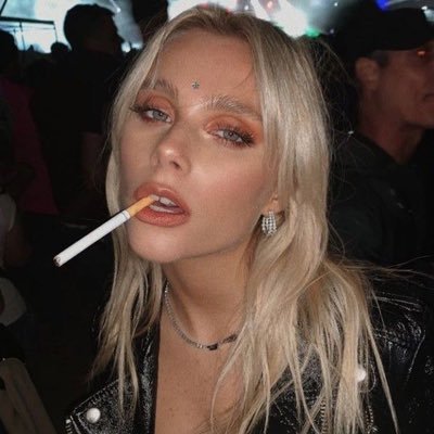 gloriasbott's profile picture. love seems like such an empty word to me now