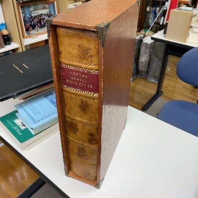 英語をはじめとする外国語の実践的読解力を身につけたい人、 世界の名著を原書で味わいたい人など、 語学を通じて世界を広げたいと願うすべての人へ。 原典研究所は、そんな皆さんと共に学び共に語るために生まれた語学教室です。【現在、毎週月曜日午後8時からマキァヴェッリ『君主論』の講読会を実施しています。】