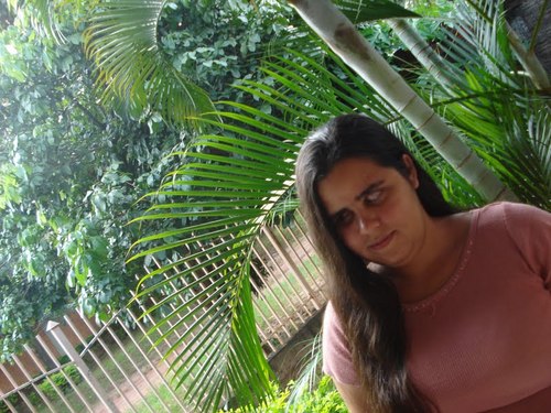 Gosto de fazer novas amizades, sou deficiente visual, mas não me sinto triste pois posso ver meus amigos com o coração. Meu sonho é ter um Bebê Reborn!