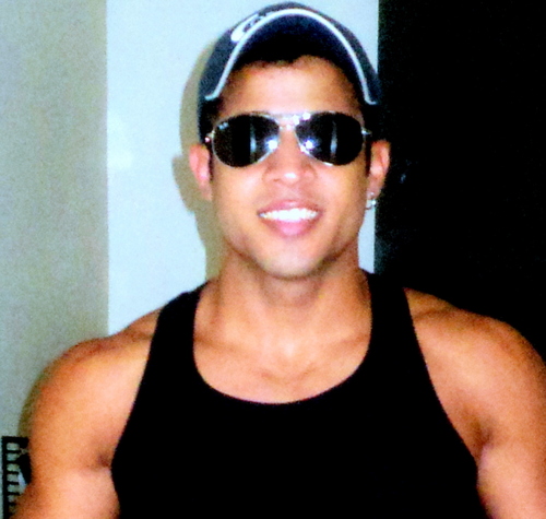 Bailarino da Banda Art Mania e Forró Cana com Limão, 21 anos, geminiano.