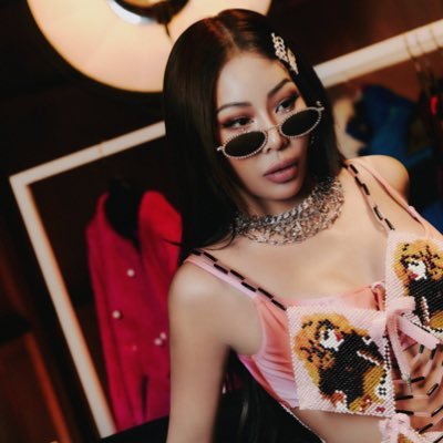 #JESSI: i’m not a fucking comedian people, goddamn it take me for my music. | stream zoom: https://t.co/hvxJXCX1Uu