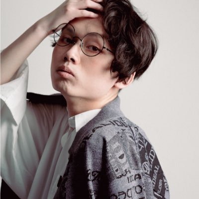 イラストレーター/動画編集/Webデザインやってます!! 色んなクリエイターさんの助けになりたい!!仲良くしてください♪