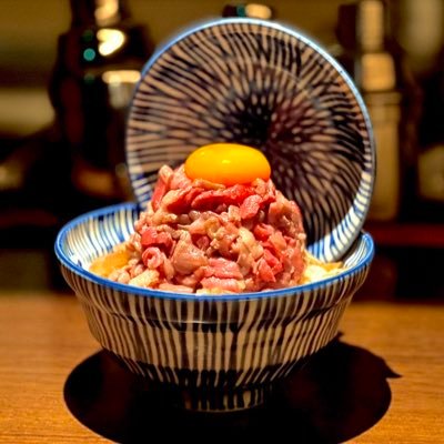 #頂レア牛丼 安くて美味い牛丼は大手企業様にお任せてして 【新鮮で特上なお肉を使ってとにかく美味い牛丼を作りたい!】そんな想いで挑戦しています。Instagramに更に詳しく載せてます!是非フォローお願いします↓