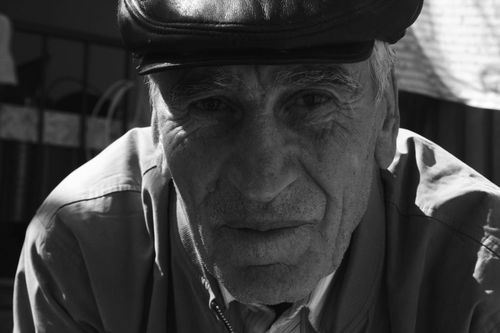 PoianaluCiocan's profile picture. şuşanale luate în serios şi bârfe ca ingredient al dialogului. frizăm obiectivismul. subiectivăm pe teme date.