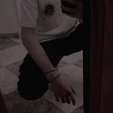 ElMiniop's profile picture. Si no tienes recuerdos felices, nunca es tarde para comenzar a construirlos...
🤍