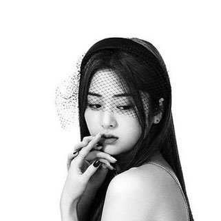 forHY108's profile picture. 허윤진 데뷔 축하해 🥳😭 “ I want to change the idol industry. ” @le_sserafim