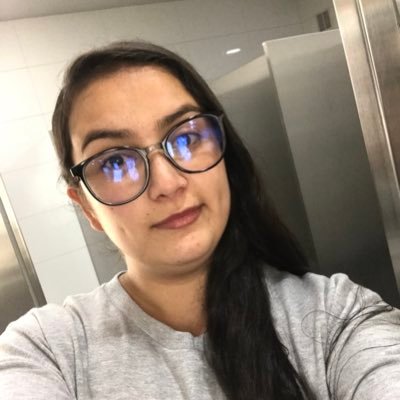 Egresada en Ciencias de la Información y Bibliotecologia. Tecnóloga en Gestión Documental.
Amante de los Libros 📖 y la Buena Música 🎶🎤