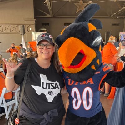 @TAMU and @Aggiesbythesea alumni. An Aggie who loves UTSA football and Aggie football. Dachshund obsessed (a little lol), and a nerd at heart.