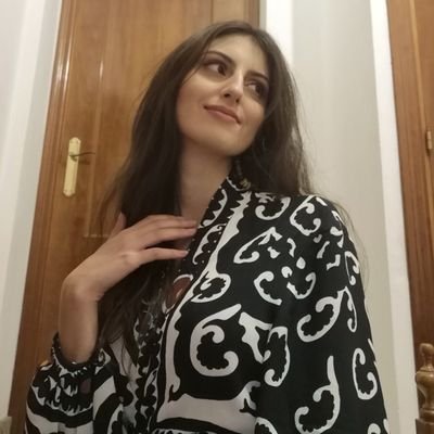 28. Night owl. Always learning. T9n n 1nt, University of Málaga. Your favourite textual queen. Lived in 🇪🇦, 🇬🇧, 🇨🇾, 🇨🇦 and 🇫🇷.