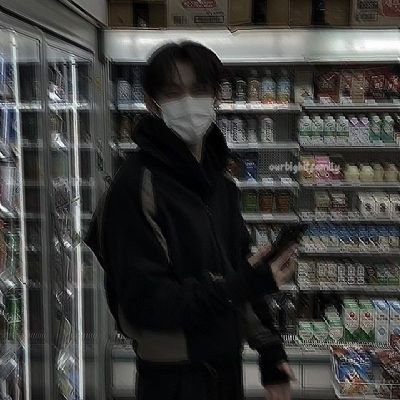 moonziic's profile picture. what?