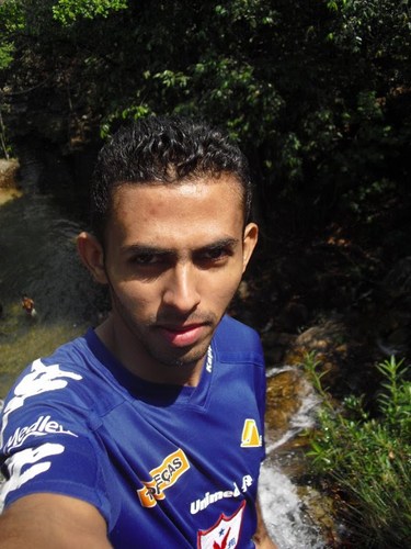 “Ser feliz e estar em perfeita harmonia com a constituição do Universo. A felicidade é a suprema auto-realização do Ser.”