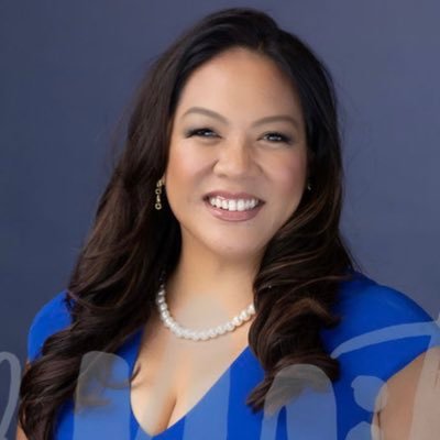 Annalisa Burgos on Twitter: “A Hawaiian monk seal attacks a woman who