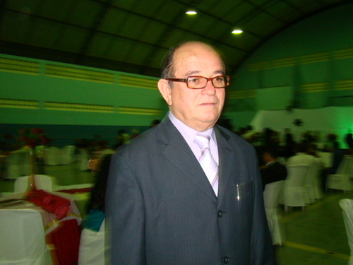 Servidor publico aposentado, casado, Cristão Evengélico e tenho a família como a base p/ uma vida vitoriosa em Cristo.