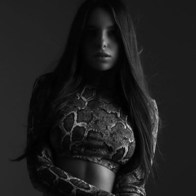 AnnaNyzova's profile picture. Photographer📹