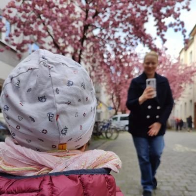 diefrauvomton's profile picture. 👶🏼🎒🚸🎙️💻👰🤰🏼👧🏻💕📡📺

diefrauvomton@meteo.social