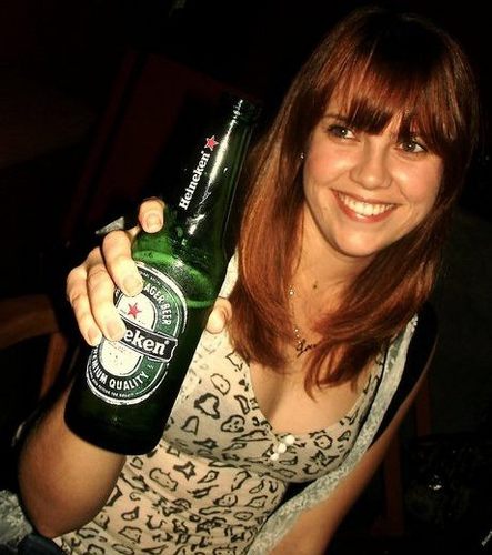 angelyzitro's profile picture. Latino-americana, sem dinheiro no banco, sem parentes importantes e vinda do interior.