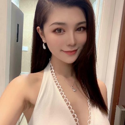 I enjoy listening to music, doing yoga, shopping, traveling, and occasionally meeting up with friends for a few drinks and discussing investing in physical inve