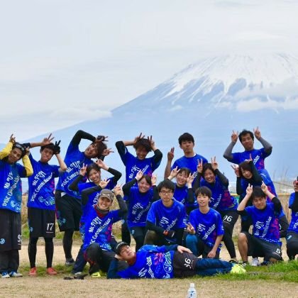 富士山のふもとに集まった、静岡県富士市のアルティメットチーム「MFD」です。 地元で大会が開催されることに感謝しつつ、アルティメットを楽しみます！ 富士市・静岡県でアルティメット をやりたい方、メンバー募集中です♪
毎週水曜日19時～@富士中央小学校で練習中！詳細を知りたい方はお気軽にDMまで！