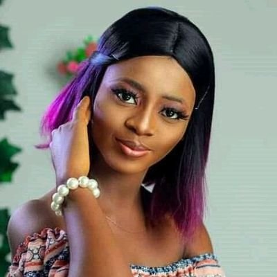 marviee_d's profile picture. If you thought I was good,
then today I'm better..
Uite🤩, growth enthusiast✊,
let me design that dress for ya👗✂️
 what am I without Christ?🤷
NOTHING!!!!