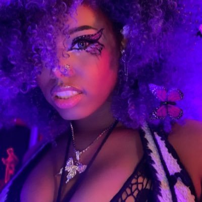 I cosplay. follow my tiktok and IG | @valkyriearray