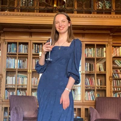 PhD candidate @camhistory writing on flowers in 18th century French fashion 🌷@wolfsonfdn scholar 📚 @MaterialCam (she/her) https://t.co/B6KhZvr0lN