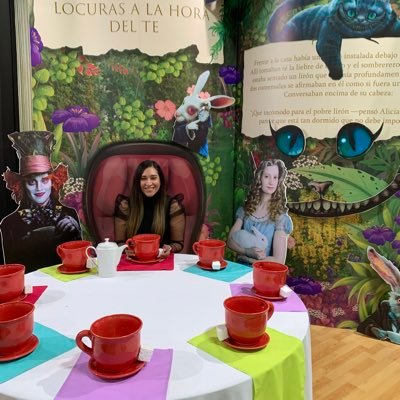 #ElderMillennial Abogada que intenta estudiar Psicologa #CU @CEEPFDUNAM Adicta al #café Amante del #Chocolate #Sushi y @travisband