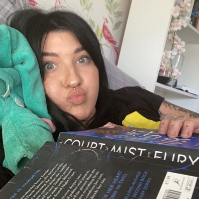 Book obsessed mumma to baby Harlow Instagram; harlowsuniverseoxo