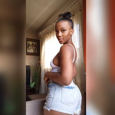 GomotsoZa's profile picture. I am to you, exactly who you are to me😊❤.
Gemini♊.