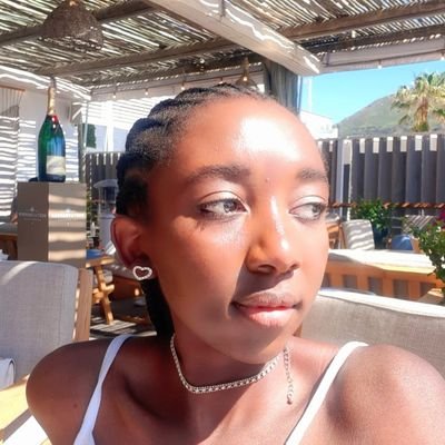 🎓Political Science and Journalism double major| ✝️ proud Jesus believer| Aquarius ♒|
..... 🇿🇲x🇿🇦