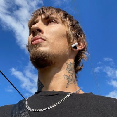 1manoverboard's profile picture. Here because of Elon 🤷‍♂️💯🤞