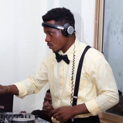 Am a humble and gentleman, always happy, A young Dj *I also try to be my own hero*