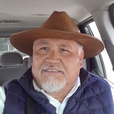 Quien te lastima, te hace fuerte. Quien te critica, te hace importante.