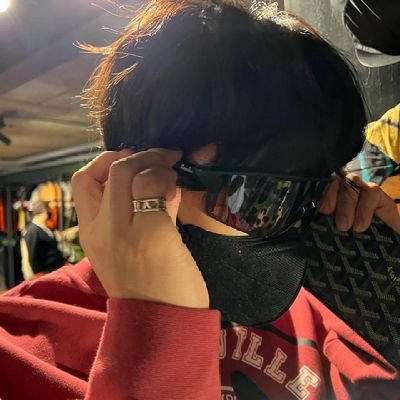 nochesagonia's profile picture. Siempre encuentro un punto límite.