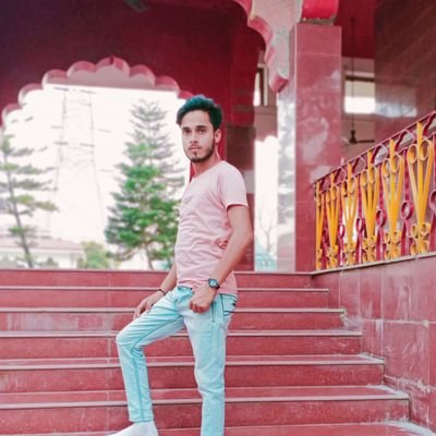जो बात ख़ाली पेट सिखाता है, जो बात ख़ाली जेब सिखाती है, जो बात टूटा हुआ दिल सिखाता है, वो बात कोई और नहीं सिखा सकता.