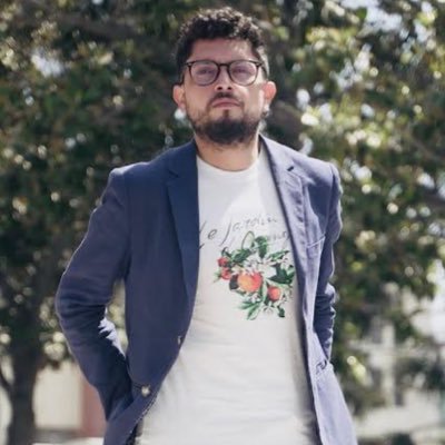 Periodista. Hno. del medio. No como 🥑. Dj en desarrollo🎛. Acá espacio personal e intransferible.