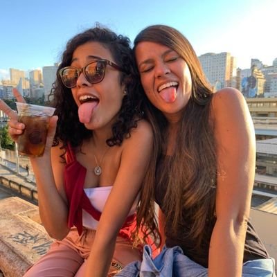 A Tita, a profe, o amor da Ma, a tia Kah, a yazinha, a tiulila e a Kazinha. Todas em uma 🤷🏾‍♀️