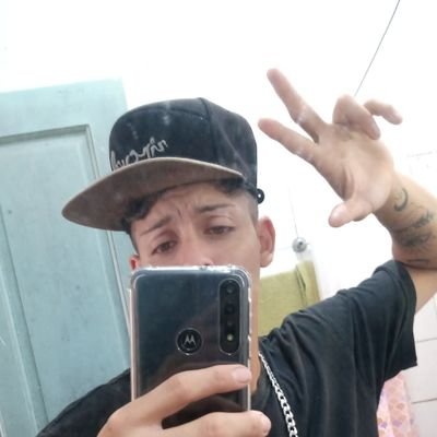 nois cai mais nois levanta o que importa é não desistir dos meus sonhos sempre eu corro atrás