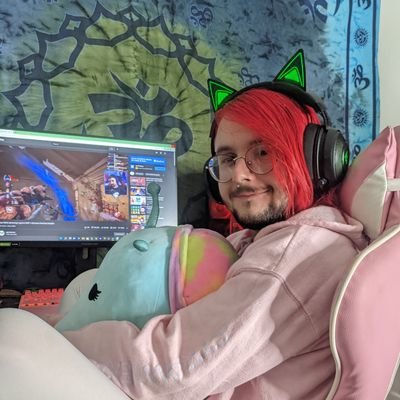 I'm a non-binary person trying to figure my life out/ plushies enthusiast/ video game nerd/ horror lover
He/him they/them 😻 25 years old