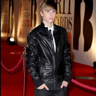 StarSpellJustin's profile picture. Yo! I'm a Belieber and a Lovatic and my idol is Michelle Rodriguez. My username used to be JustinBOnlyGirl.