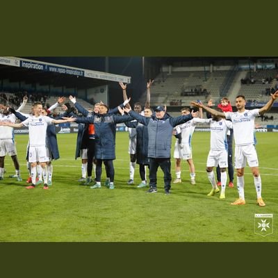 Supporter de L'AJA La Bourgogne est bleue et blanche

https://t.co/Hr5yQ1ar1l