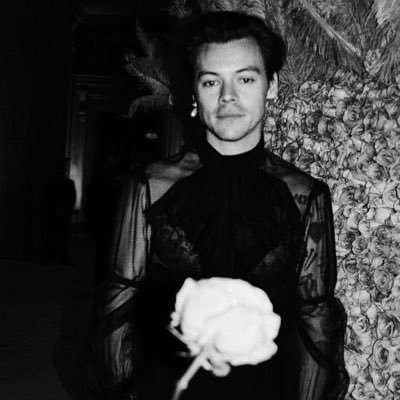 sunflowerryyyy's profile picture. she/her :)