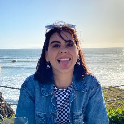 me pongo muy sensible cuando hablan del medio ambiente, animales y feminismo.