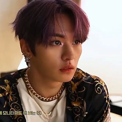 fwlardan uzak skz,bts,harry,selena stanim ütopya olarak kullanıyom burayı tşkler iyi günler                                    18