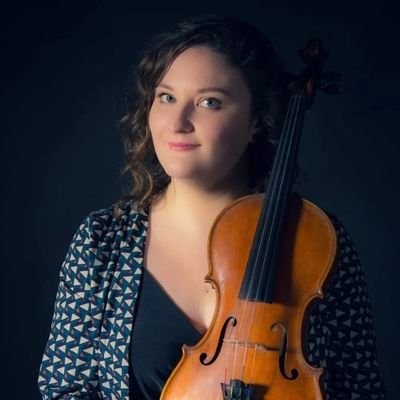 Violist, teacher and dog mum living in Islington, from Manchester. Violist in the Alkyona Quartet