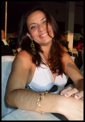 Sou uma pessoa amiga, alegre, que vive intensamente e espera sempre o melhor da vida